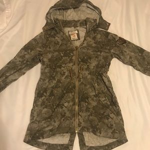 Girls H&M size 9 camo/flower pattern